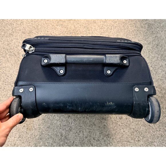 Travelpro Maxlite 2 Softside Expandable Upright 2 Wheel Luggage Carry On - Picture 6 of 14